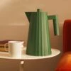 Alessi Plissé Waterkoker 1,7 Liter Kunststof Groen -Goedkope Alessi winkel mdl06 gruk 1920 p 1600 002 e1662646969482